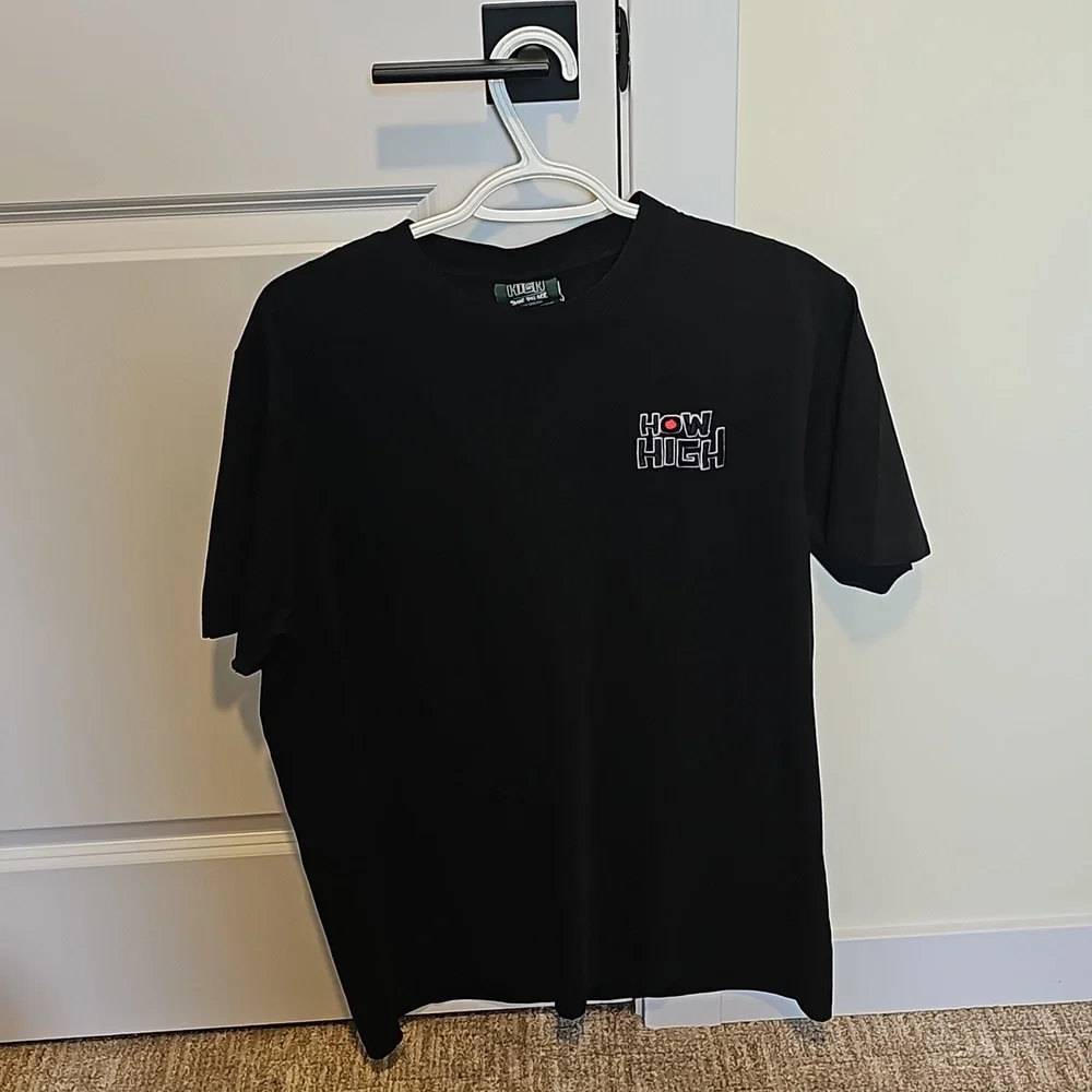 How high t-shirt - Picture 1 of 2